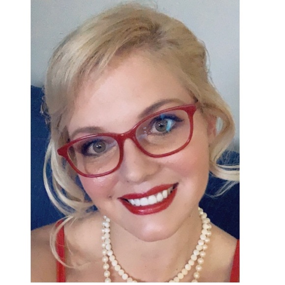 Meet your Posher, Amanda - Picture 2 of 2